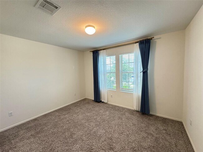 Building Photo - 105 Pearland St