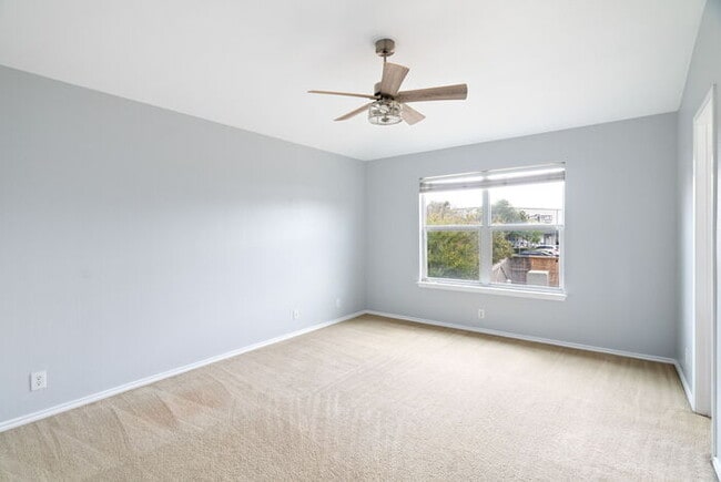 Building Photo - 2735 Encino River