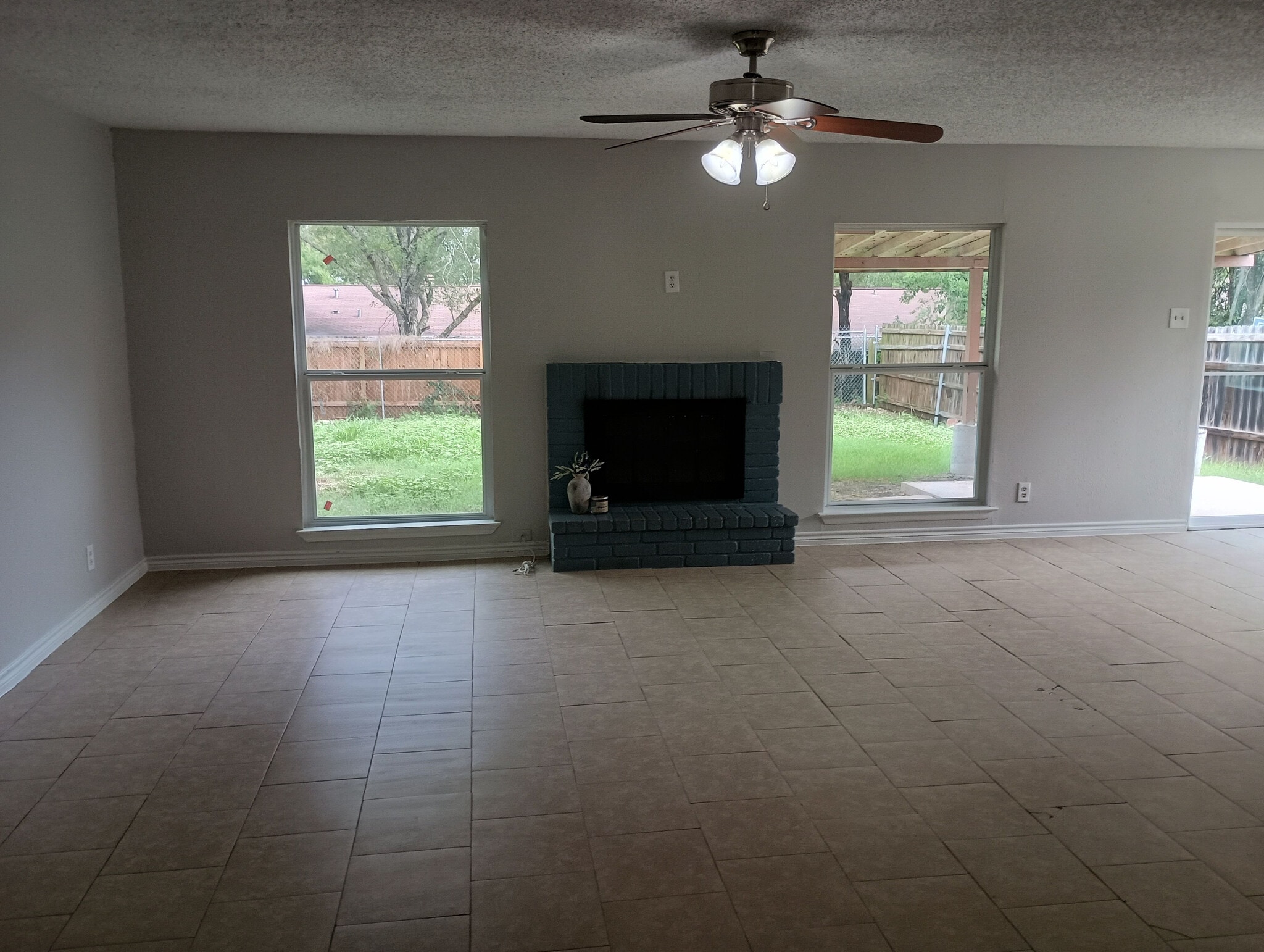 Building Photo - Room in House on Bounty Dr
