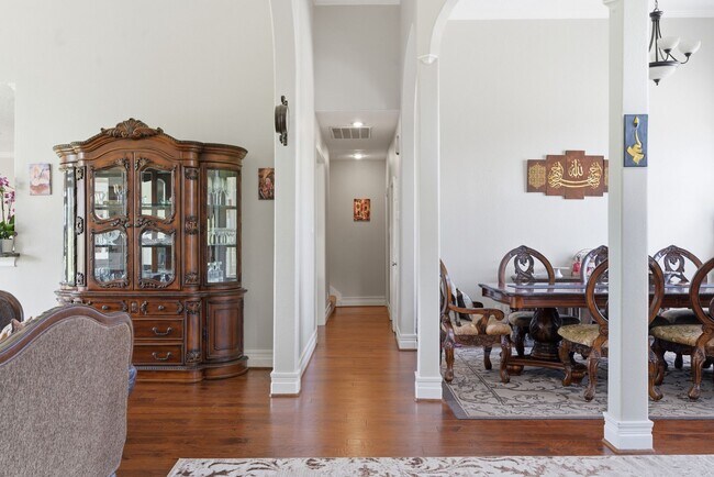 Building Photo - 108 Somerton Dr