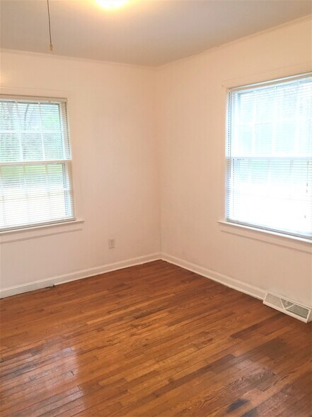 Building Photo - 126 Irene Cir
