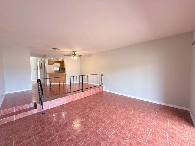 Building Photo - Moving Ready! 2 bedroom and 2 1/2 Bathroom