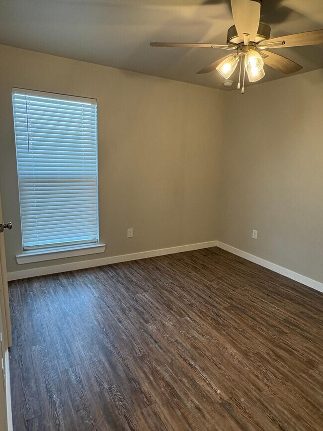 Building Photo - 2131 Kokomo Ave