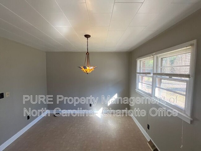 Building Photo - 678 Hillsborough Rd