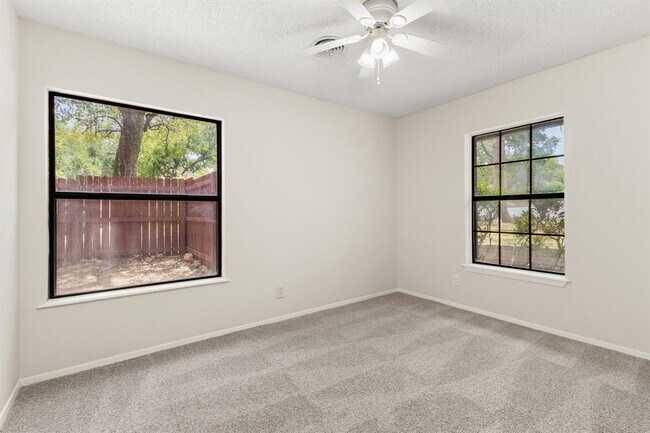 Building Photo - 6203 Greentree Ln