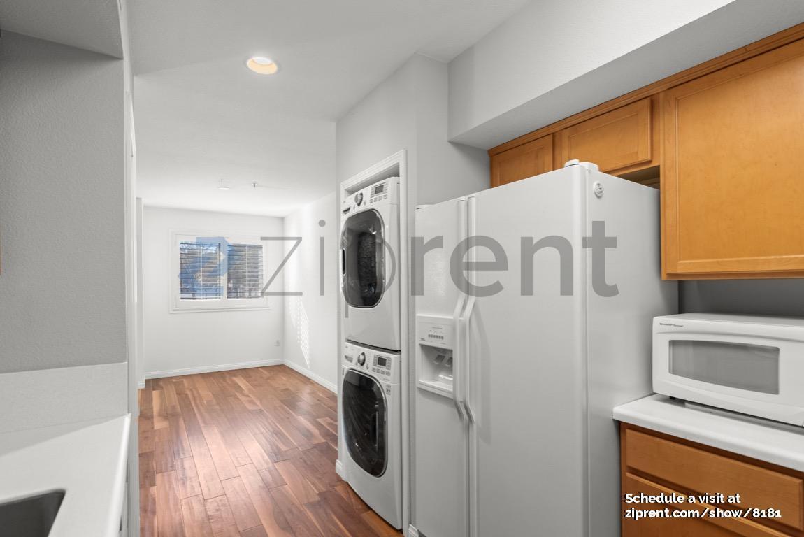 Building Photo - Unit