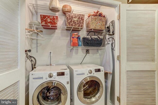 Building Photo - 6036 Old Landing Way