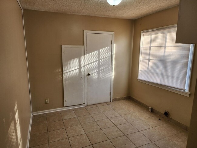 Building Photo - 626 S Edgemoor Dr