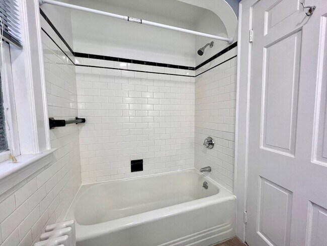 Building Photo - 20-22 Randall Avenue Unit 1