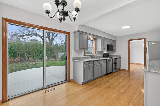 Building Photo - 7245 N Kostner Ave