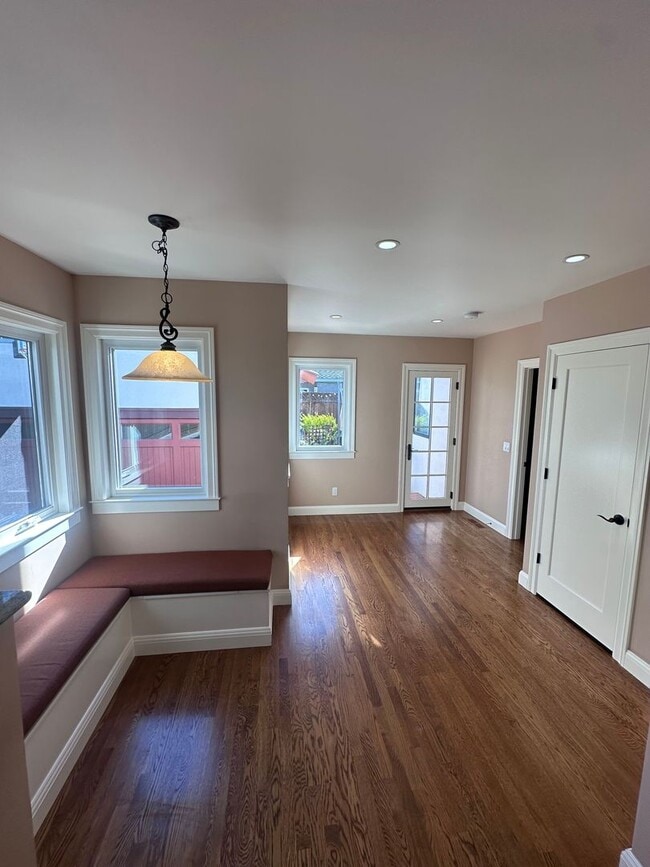 Building Photo - 115 Aster Rd