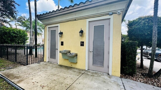 Building Photo - 5217 SW 78th Terrace