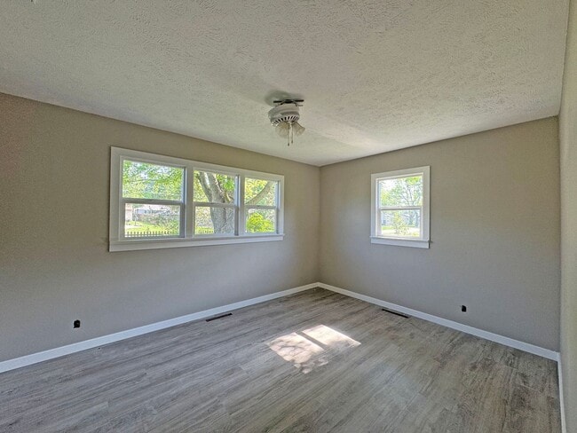 Building Photo - 3 bedroom home near Mercy!