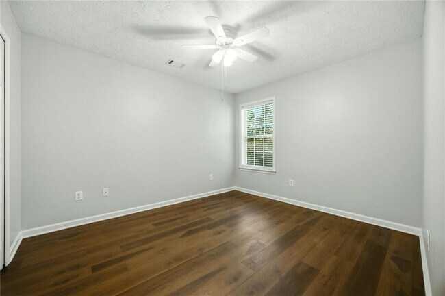 Building Photo - 572 Staghorn Ln