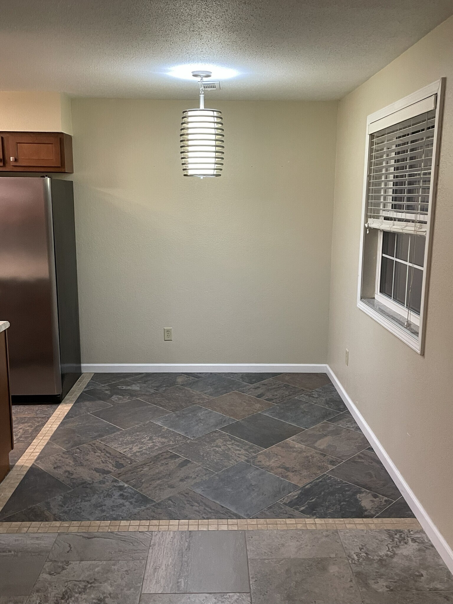 Building Photo - 2560 Lisa Dr