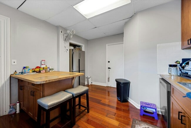 Building Photo - 460 Orchard St