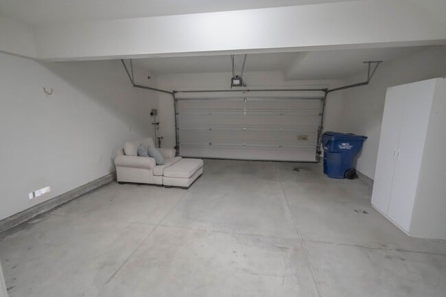 Building Photo - 27552 N Weeping Willow Dr