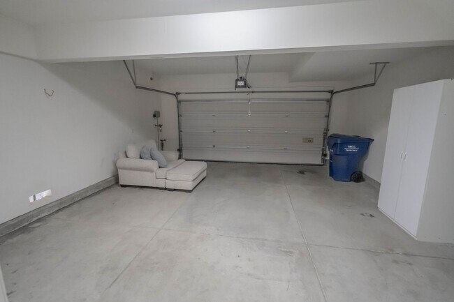 Building Photo - COMING SOON! Andorra @ Creekside - 4 Bedroom Home for Rent in Valencia!
