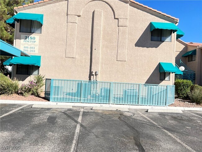 Building Photo - 2180 Pinetop Ln