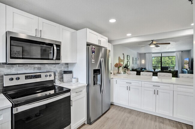 Building Photo - 2400 Deer Creek Country Club Blvd