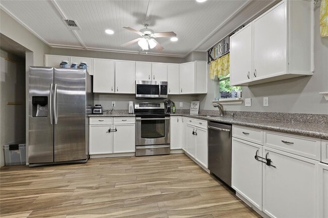 Building Photo - 1350 Holbech Ln