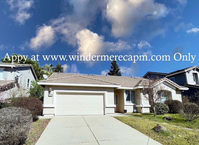 Primary Photo - Beautifully Designed 3-Bdrm 2-Bath Home in...