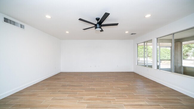 Building Photo - 14044 N Cameo Dr