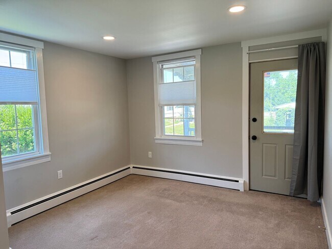 Building Photo - 147 Manheim St