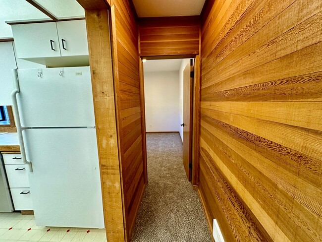 Building Photo - 1204 N Brooklane St