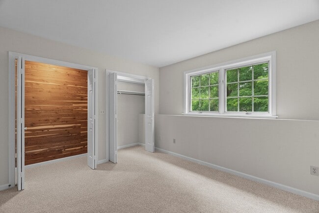 Building Photo - 28 Brantwood Dr