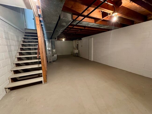 Building Photo - 10412 W Kiehnau Ave