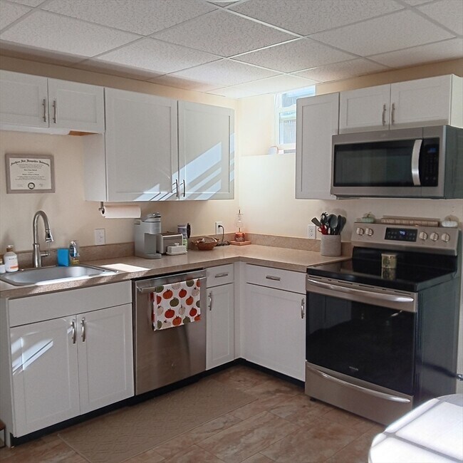 Primary Photo - 104 S Main St