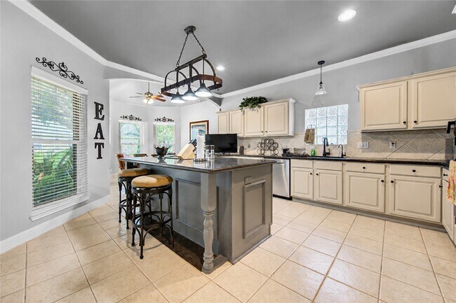 Building Photo - 1811 Emerald Green Dr