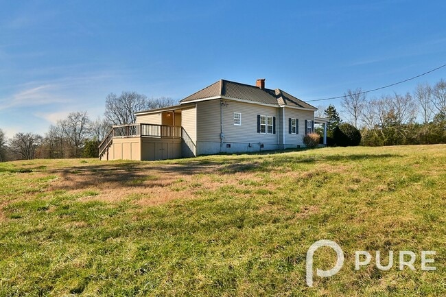 Building Photo - 5674 Duncan Rd