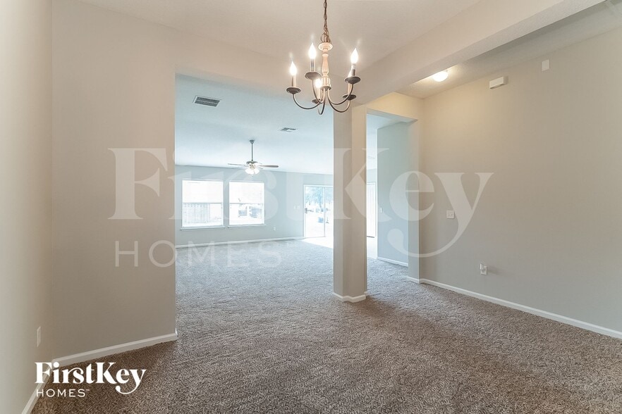 Building Photo - 2878 Woodstone Dr