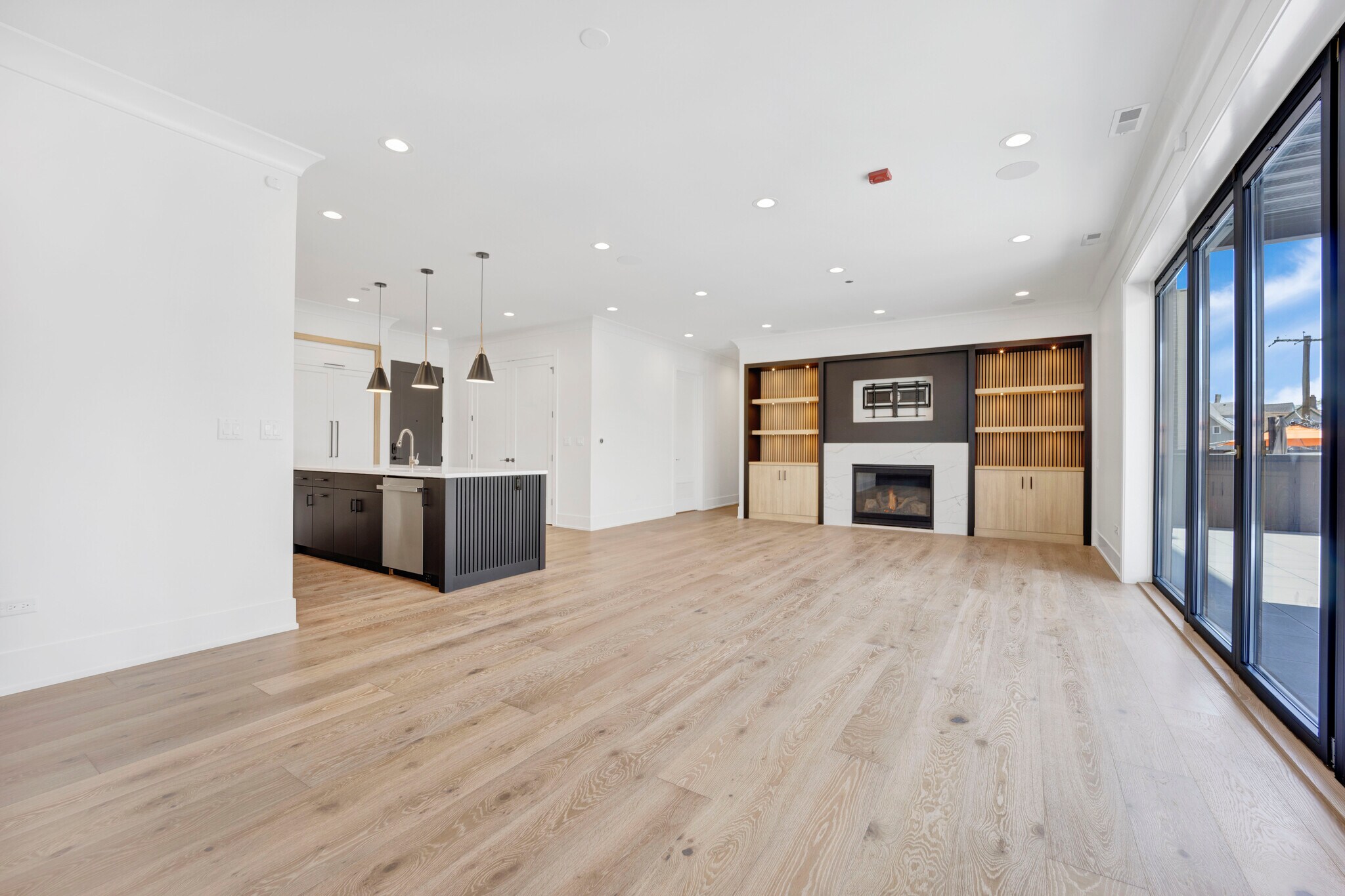 Building Photo - 4920 N Lincoln Ave