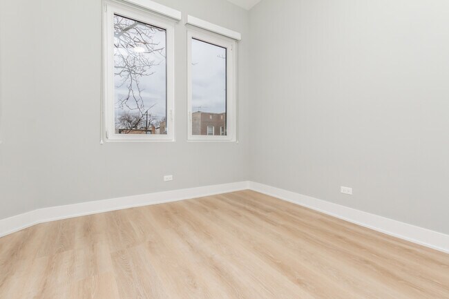 Building Photo - 911 S Miller St