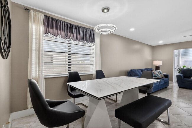 Building Photo - 492 Piedmont Ct