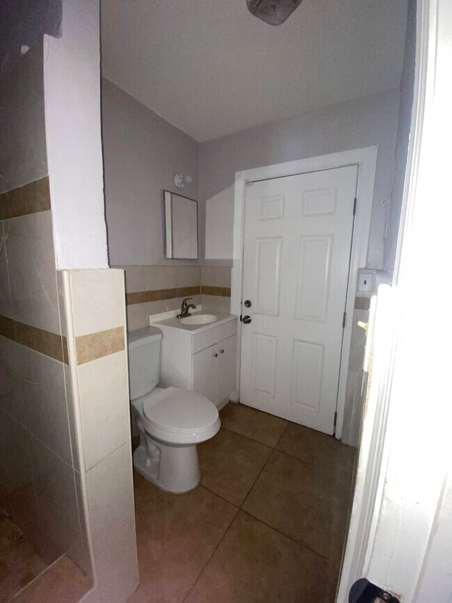 Building Photo - 1820 Redbank Rd