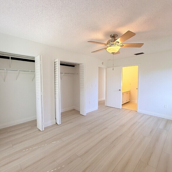 Building Photo - 4055 NW Cinnamon Tree Cir