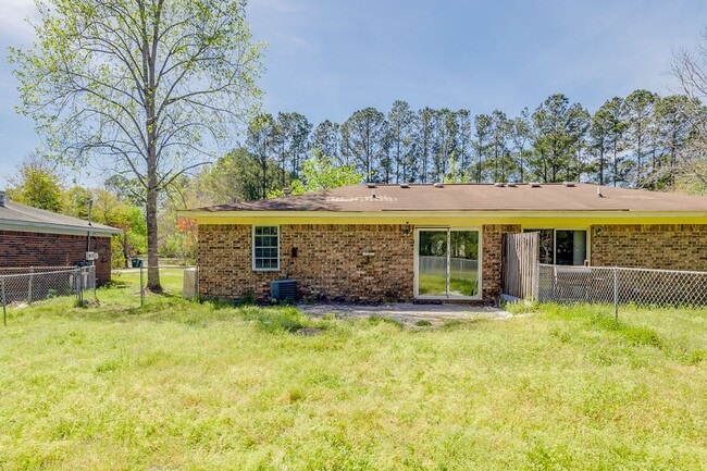 Building Photo - Cozy 2BR Duplex with Fenced Yard in Convenient Rincon Location