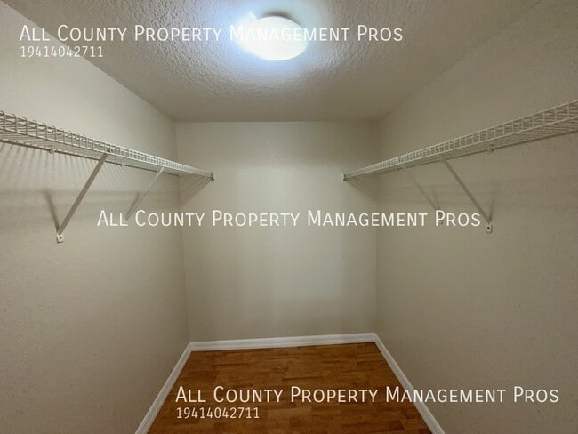 Building Photo - 5685 Summer Side Ln