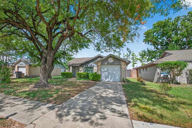 Building Photo - 10106 Shadow Pine Dr