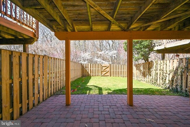 Building Photo - 7415 Gillingham Row