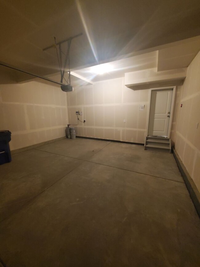 Building Photo - Beautiful and Spacious 3BR House in Freder...