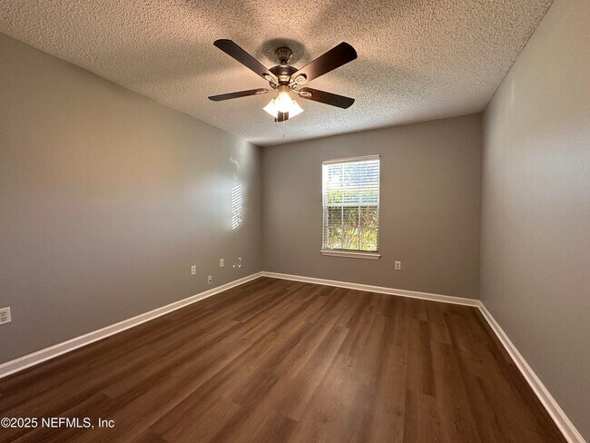 Building Photo - 3860 Hideaway Lane