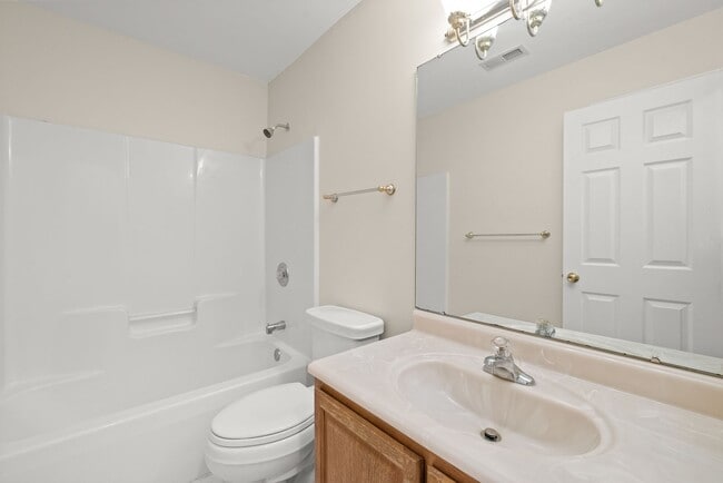 Building Photo - 3 Bedroom w/ 2 car Garage (Landscaping is ...