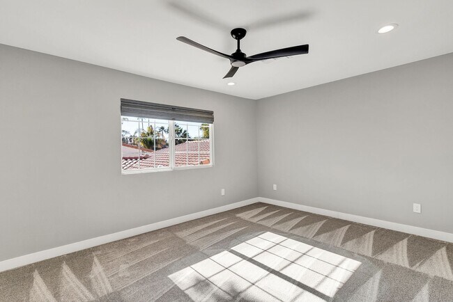 Building Photo - Stunning Remodeled 4-Bedroom Home in Exclu...
