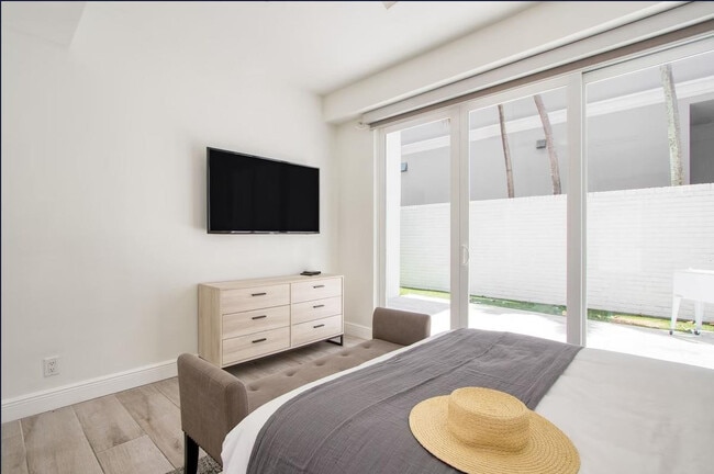 Building Photo - 3350 NE 14th Ct