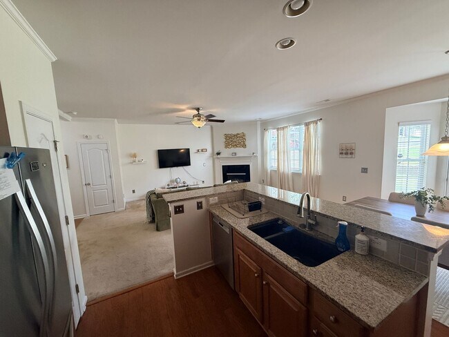 Building Photo - Beautiful home in Ballantyne